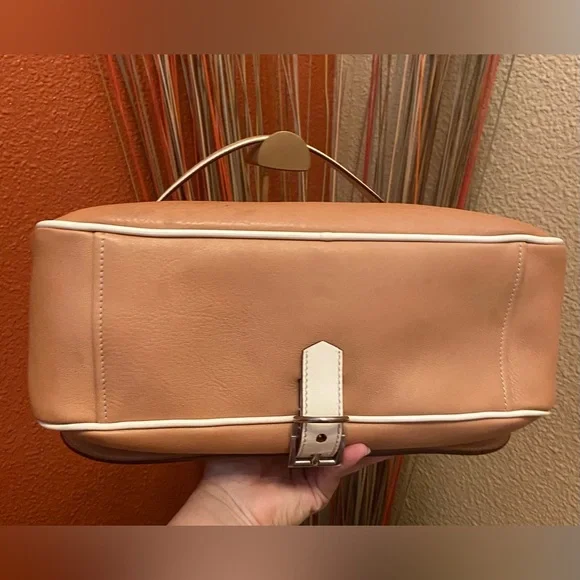 Prada Vitello - EUC - Daino Leather Shoulder Bag - Like New, Pristine! - Picture 8 of 16